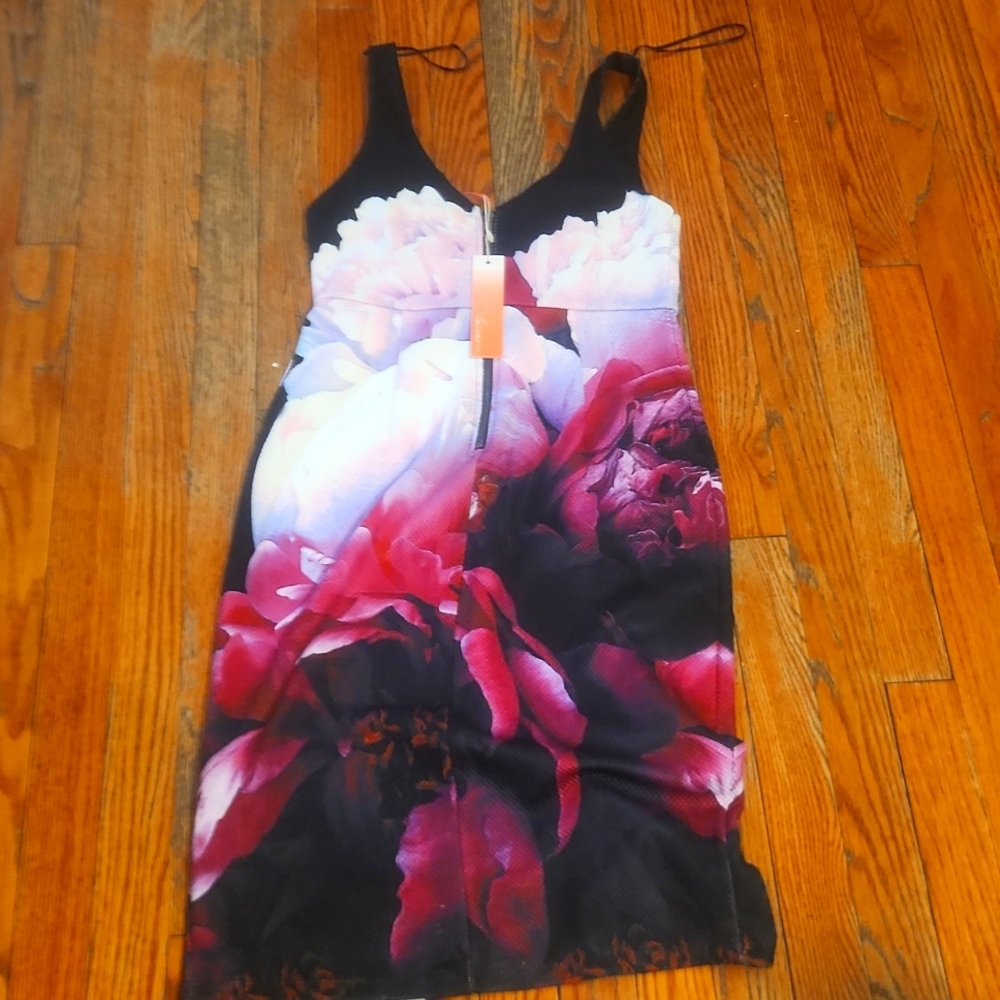 New Women pretty beautiful dress Night with tag Macy's dress